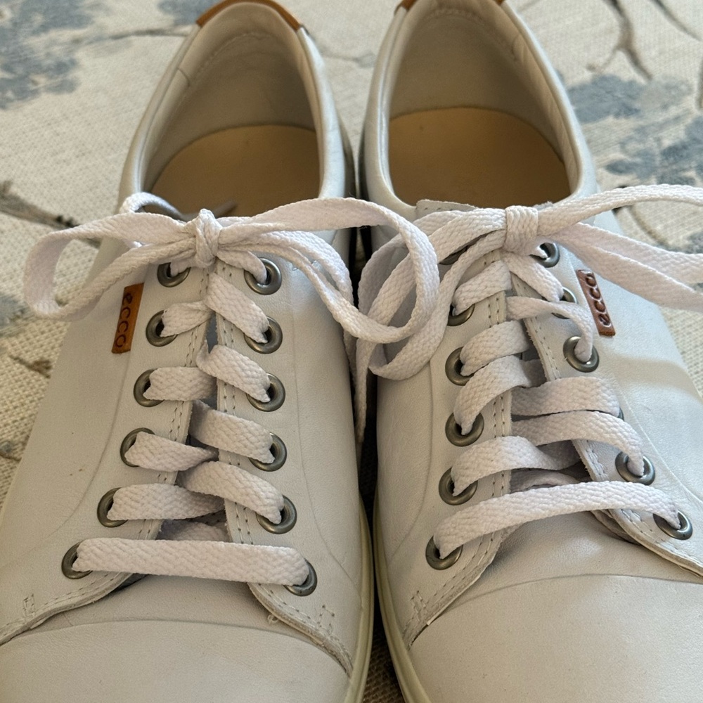 Ecco White Leather Low-Top Lace-Up Sneakers for Women